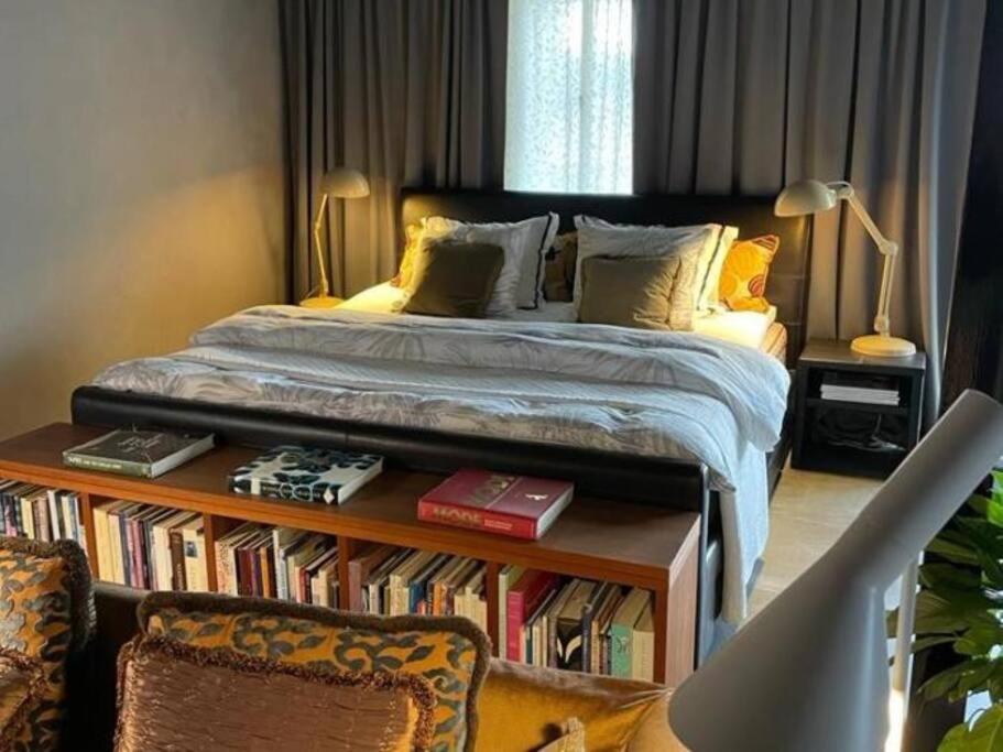 Sol Radiante Attic Studio, Designer-style Studio With Top-tier Amenities *