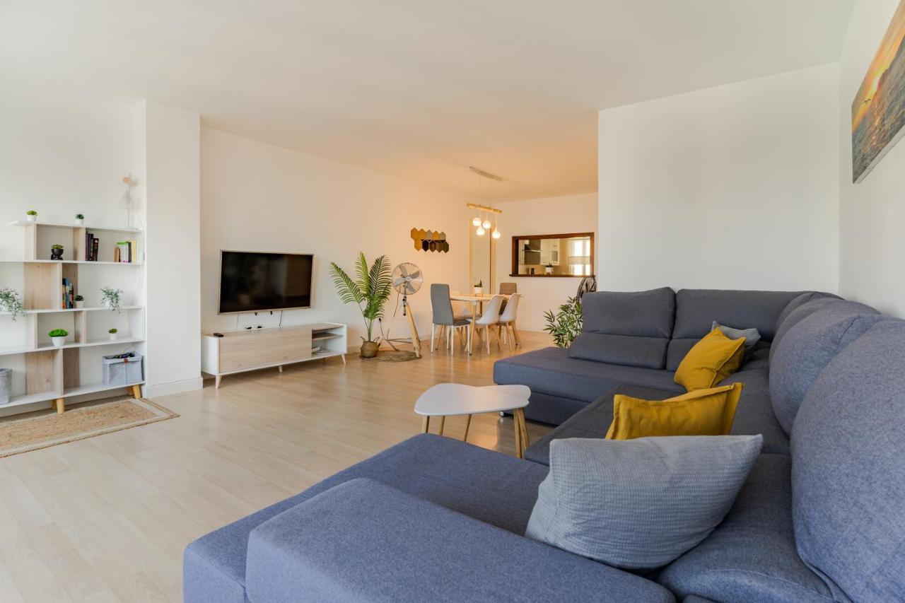 Frente Al Mar Torres De Playamar En Appartement