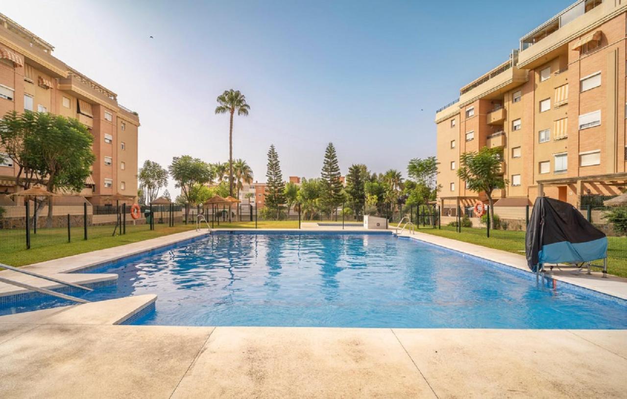 Relax In The Terrace! 4 Bedrooms - Huge Private Terrace - Swimming Pool - Walking Distance To The Beach! * Torremolinos
