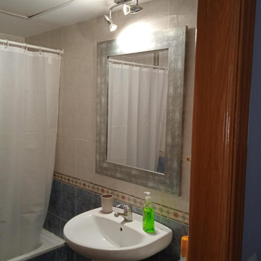 Apartment Alquilo Con Bano Y Cocina Compartida *