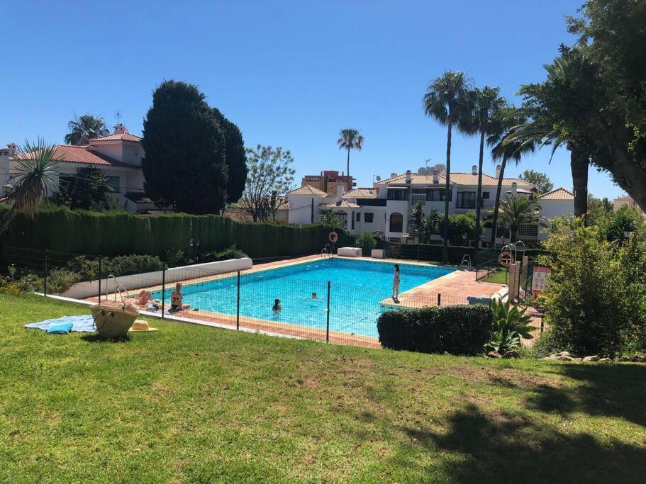 5 Personas + Parking + Piscina Todo El Ano Apartment *