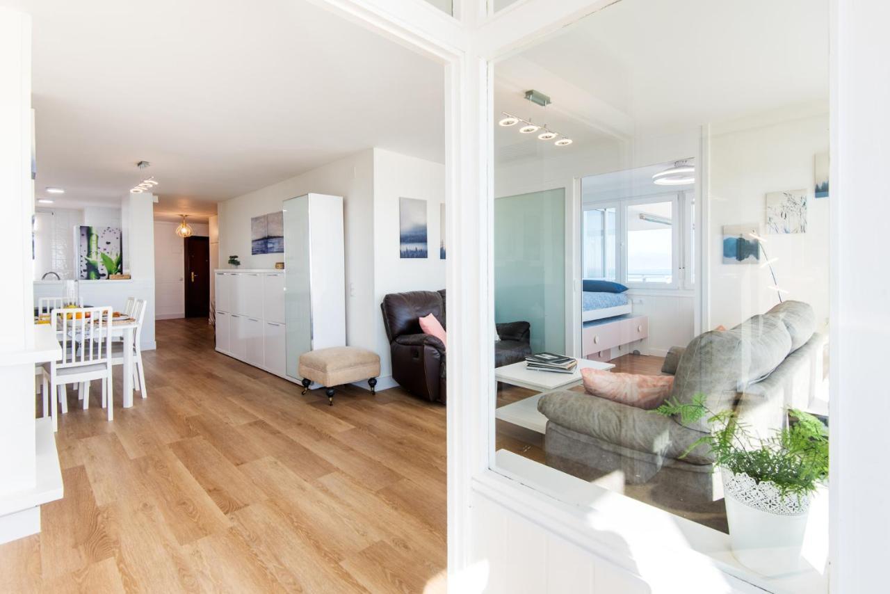 Magic Of The Ocean, Front Line In Playamar-parking, Sea Views, Pool, Tenis, Paddle, Wifi And Aircon Apartment Torremolinos