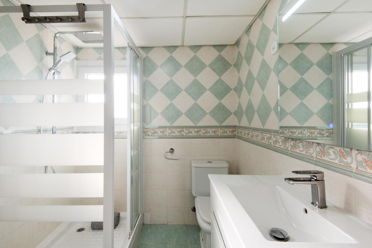 Magic Of The Ocean, Front Line In Playamar-parking, Sea Views, Pool, Tenis, Paddle, Wifi And Aircon Torremolinos