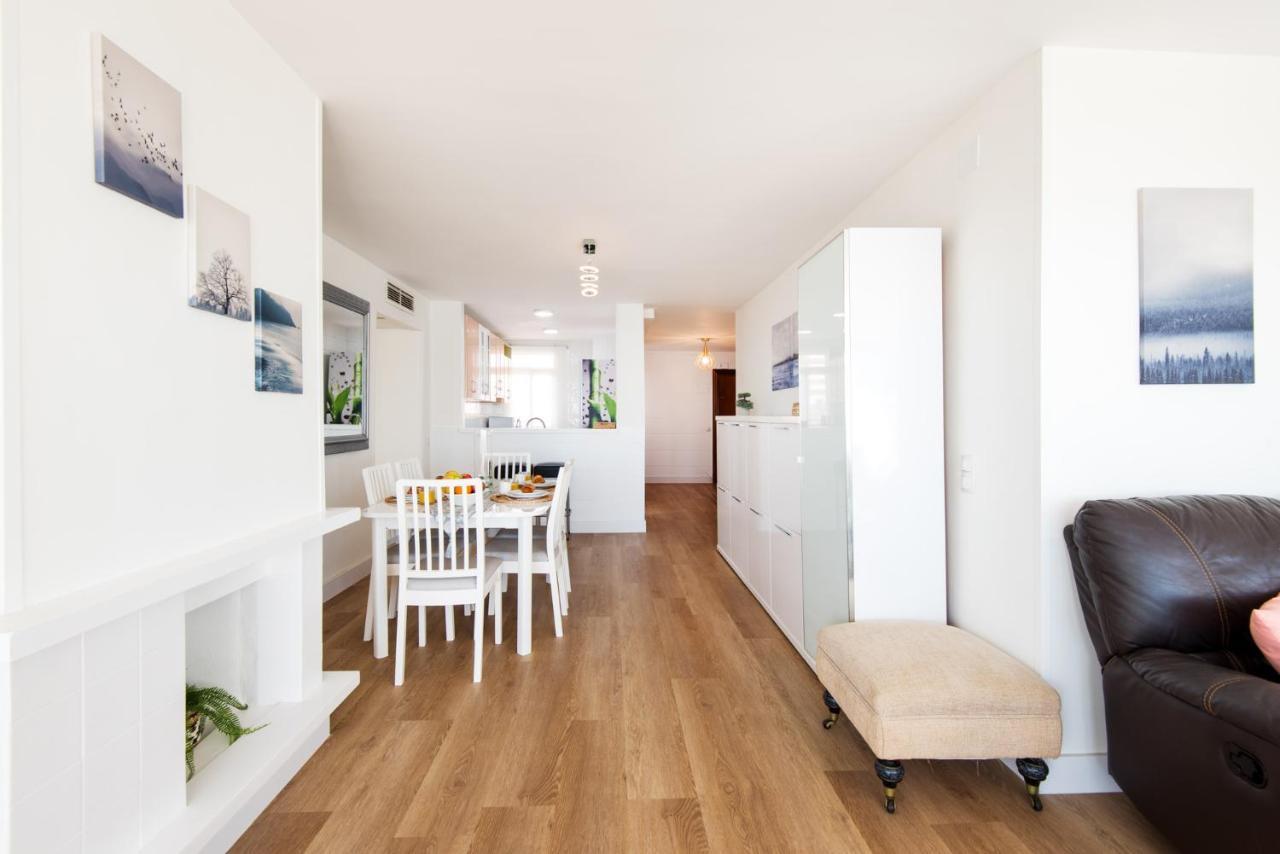 Magic Of The Ocean, Front Line In Playamar-parking, Sea Views, Pool, Tenis, Paddle, Wifi And Aircon Apartment *