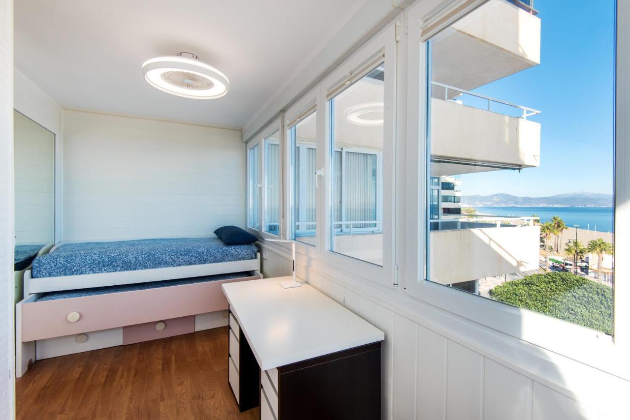 Magic Of The Ocean, Front Line In Playamar-parking, Sea Views, Pool, Tenis, Paddle, Wifi And Aircon Apartment Torremolinos
