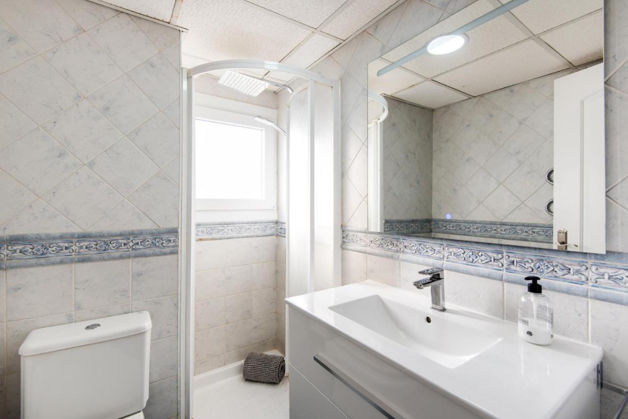 Apartment Magic Of The Ocean, Front Line In Playamar-parking, Sea Views, Pool, Tenis, Paddle, Wifi And Aircon *