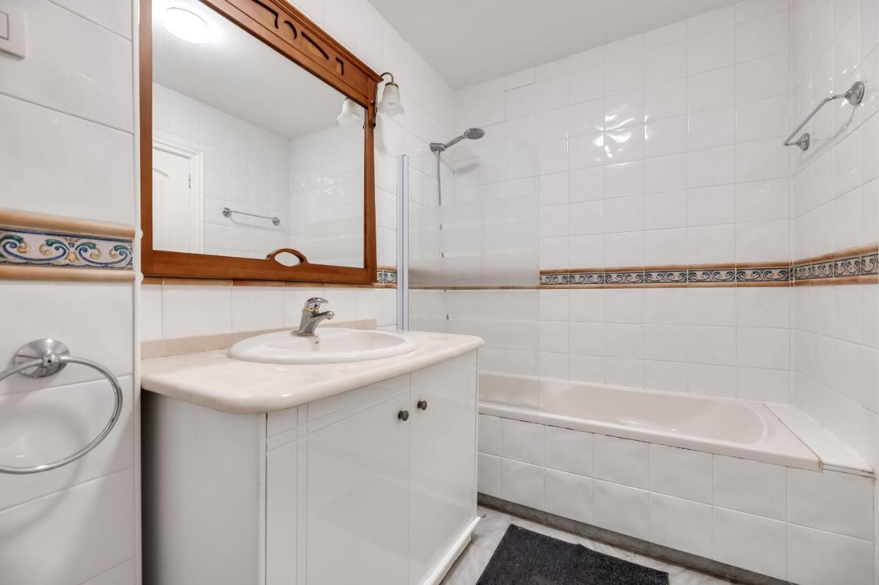 Apartment Well-located & Views 2bdr Apt In Alamos *