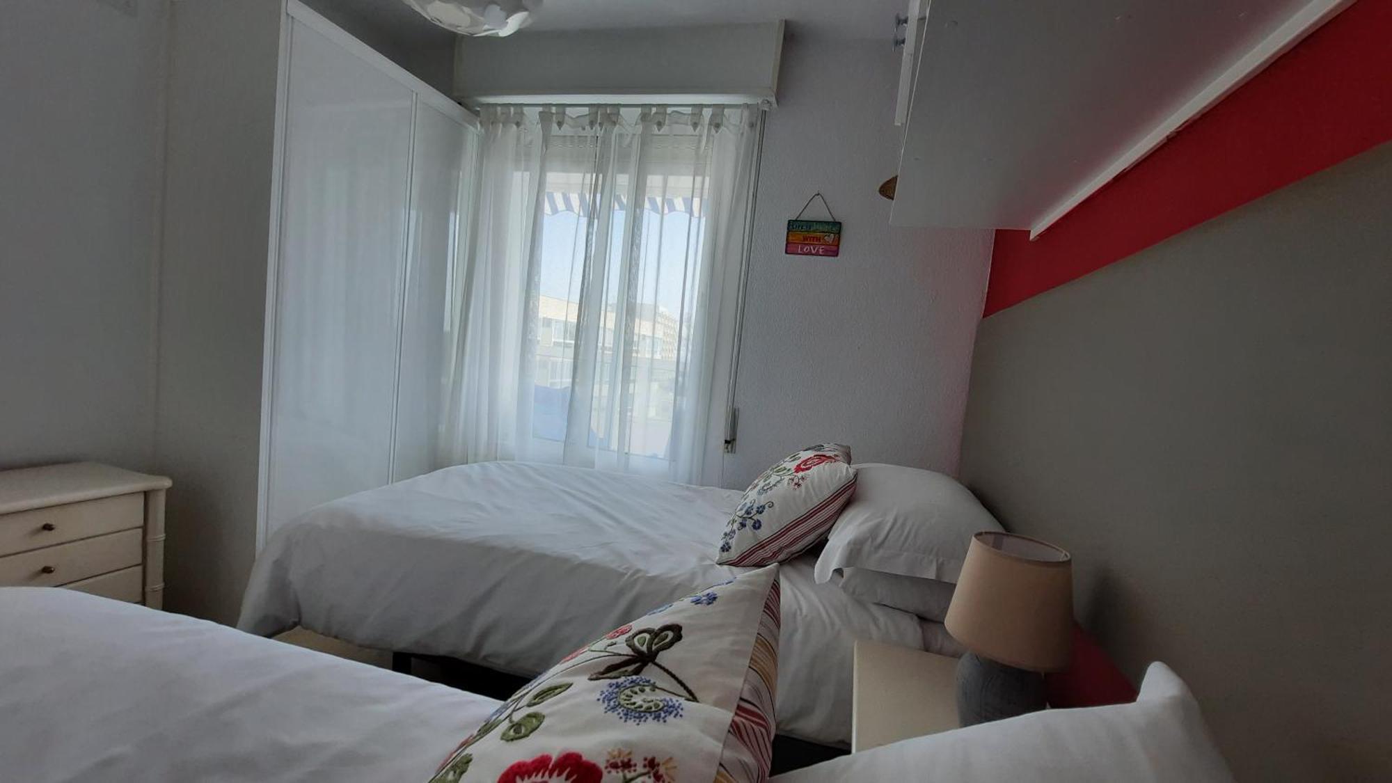 Apartment Vistamarina A402 - 1 Bed, Quiet But Very Close To And Marina - No Car Needed *
