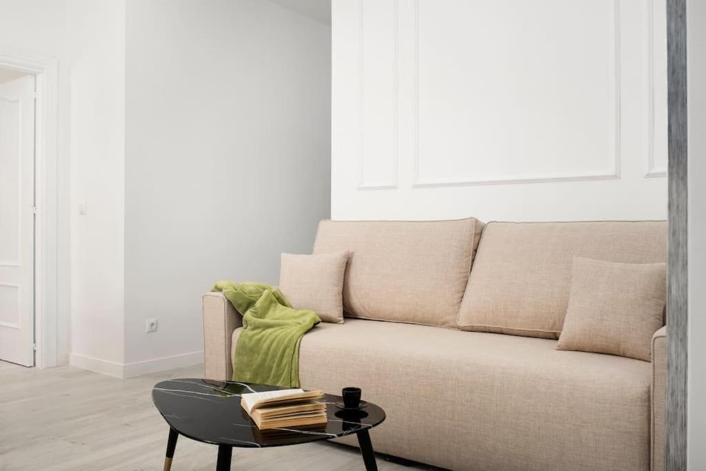 Apartamento Newly Refurbished Modern 2-bed In Heart Of