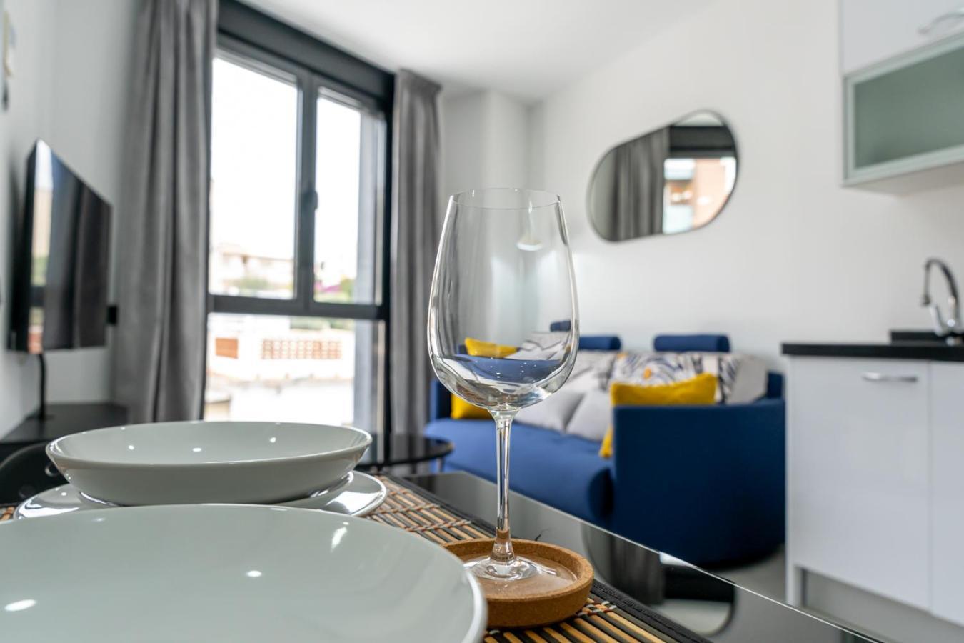 Modern Wave Escape With Private Parking And Rooftop Pool By Namaste Elite * Torremolinos