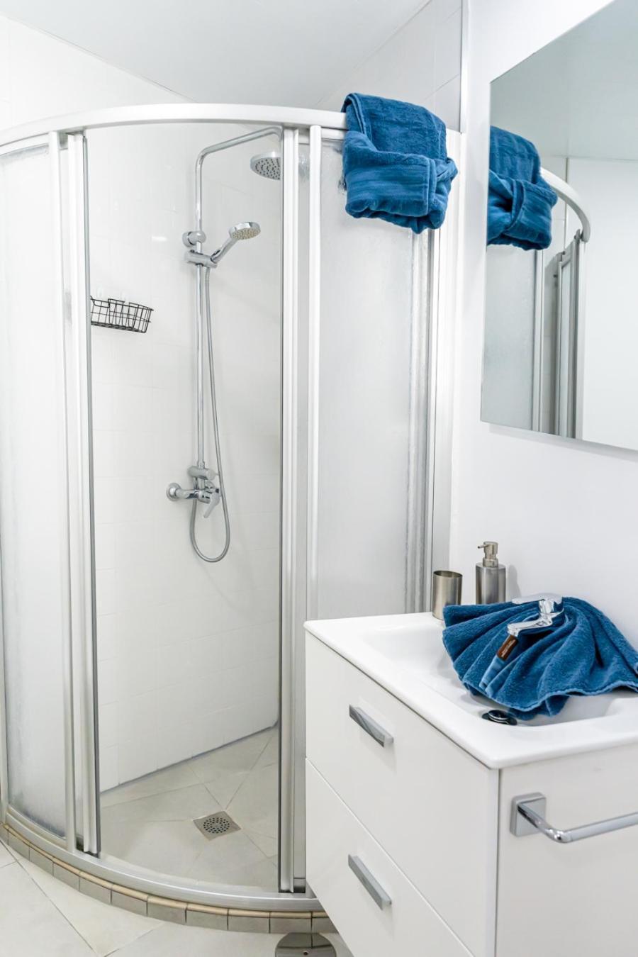 Appartement Modern Wave Escape With Private Parking And Rooftop Pool By Namaste Elite *