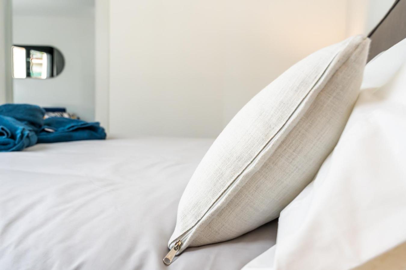 Modern Wave Escape With Private Parking And Rooftop Pool By Namaste Elite Appartement