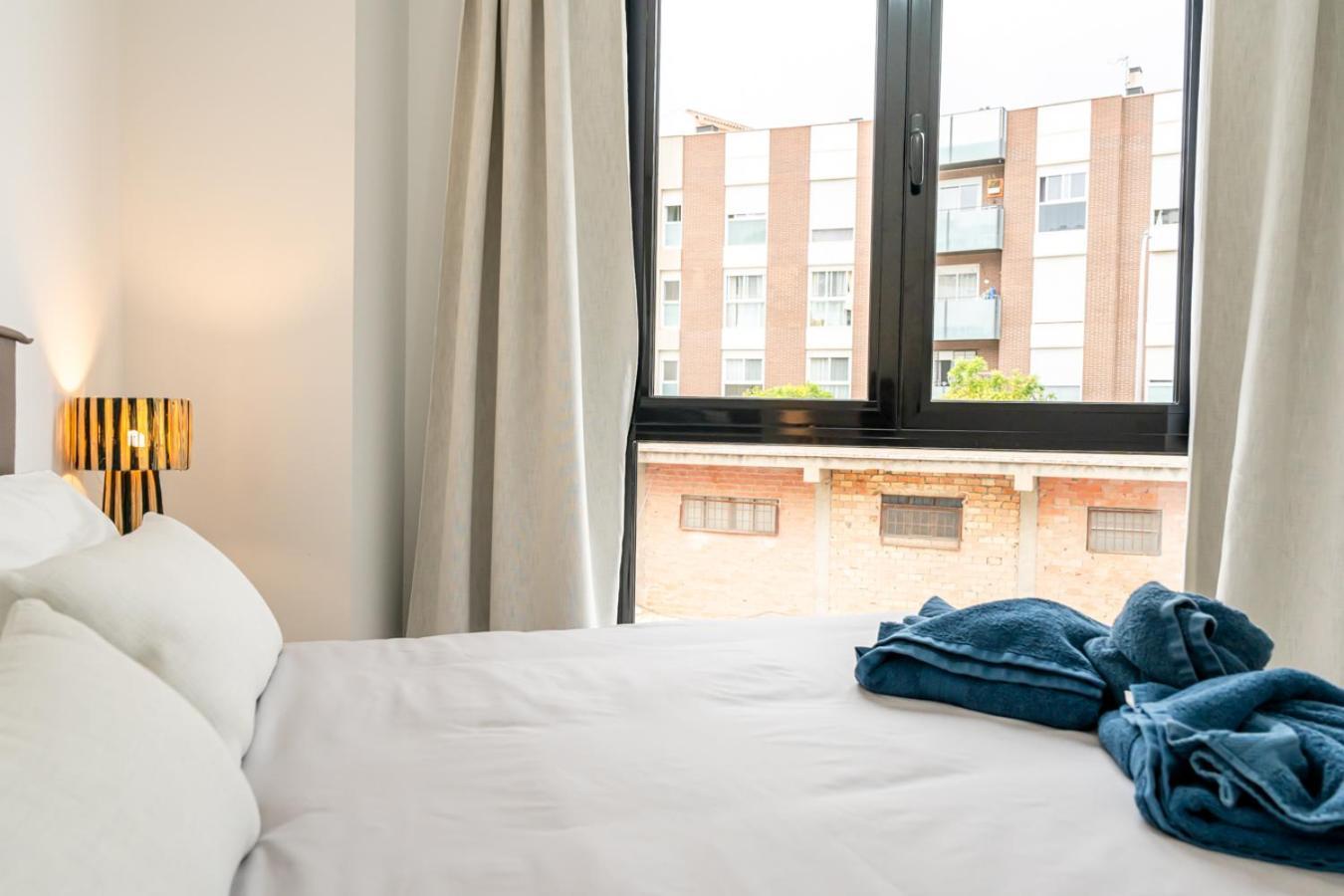 Modern Wave Escape With Private Parking And Rooftop Pool By Namaste Elite Appartement *