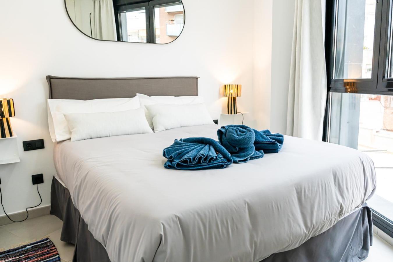 Modern Wave Escape With Private Parking And Rooftop Pool By Namaste Elite Appartement