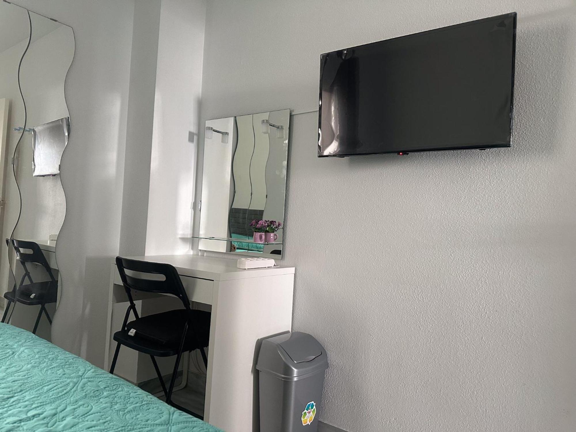 Privada En Compartidos * Torremolinos