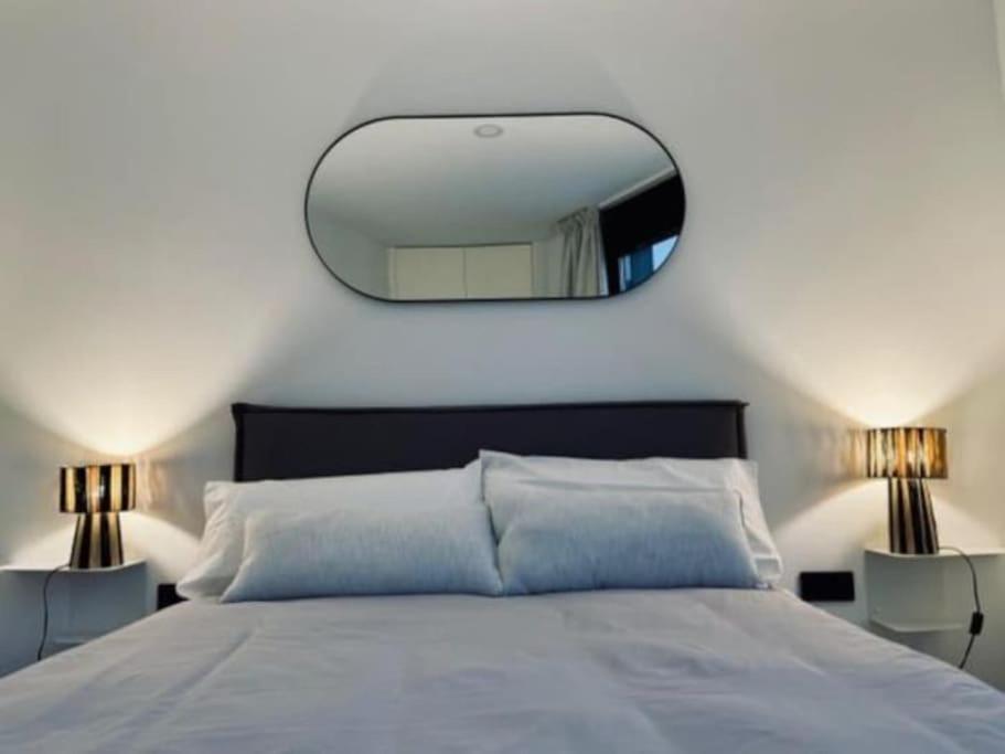 Modern Wave Escape With Private Parking And Rooftop Pool By Namaste Elite