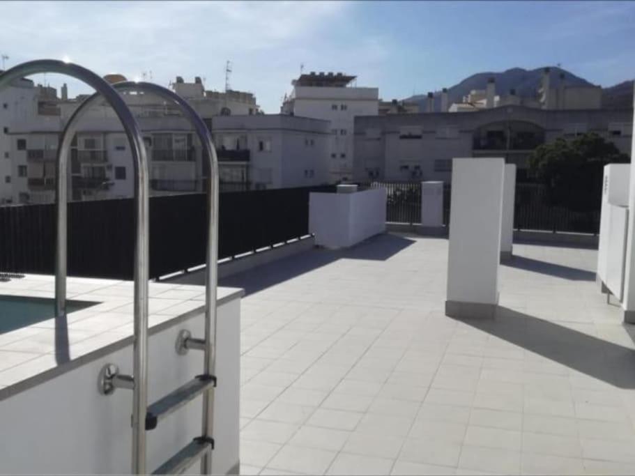 Modern Wave Escape With Private Parking And Rooftop Pool By Namaste Elite Appartement *
