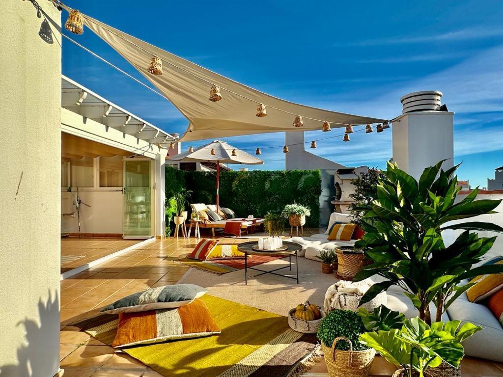 2 Bed Penthouse With Sea View *