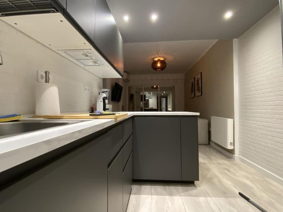 Casa Picaso Elegance, One Bedroom Center With Balcony By Namaste Elite Appartement *
