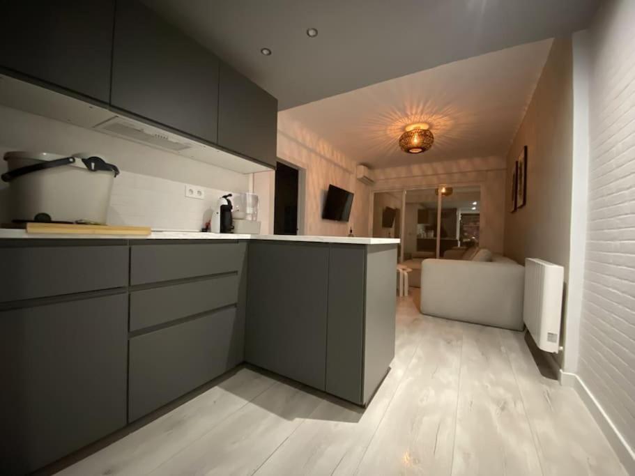 Casa Picaso Elegance, One Bedroom Center With Balcony By Namaste Elite Appartement