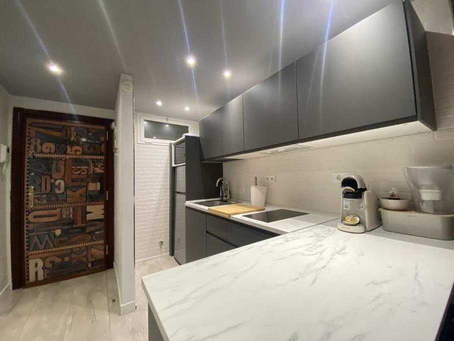 Casa Picaso Elegance, One Bedroom Center With Balcony By Namaste Elite *