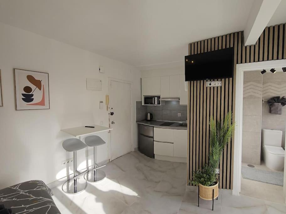 Congreso Sunset Terrace. With Sunny Terrace And Sea Views. Apartment Torremolinos