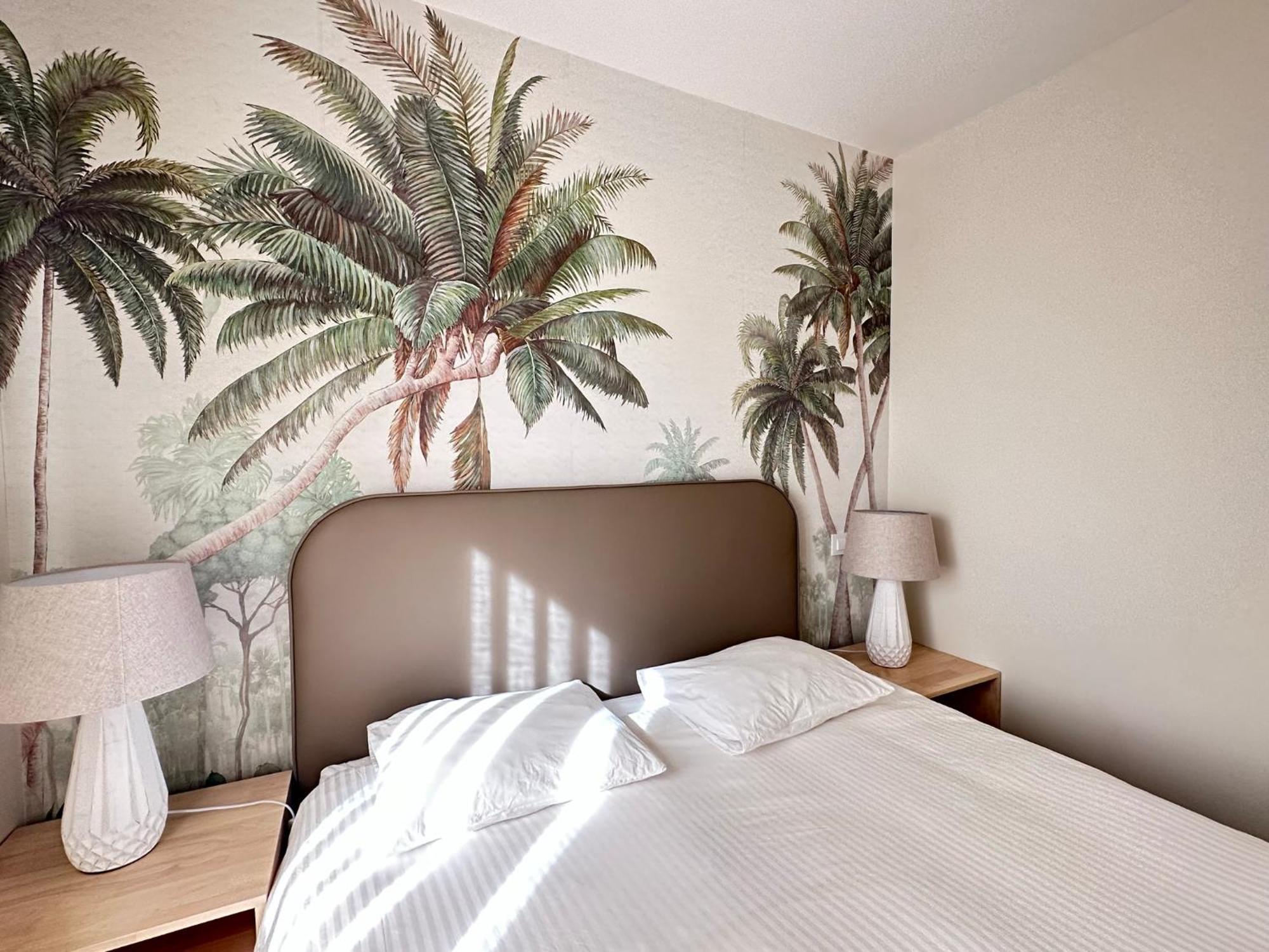2 Bed Penthouse With Sea View *