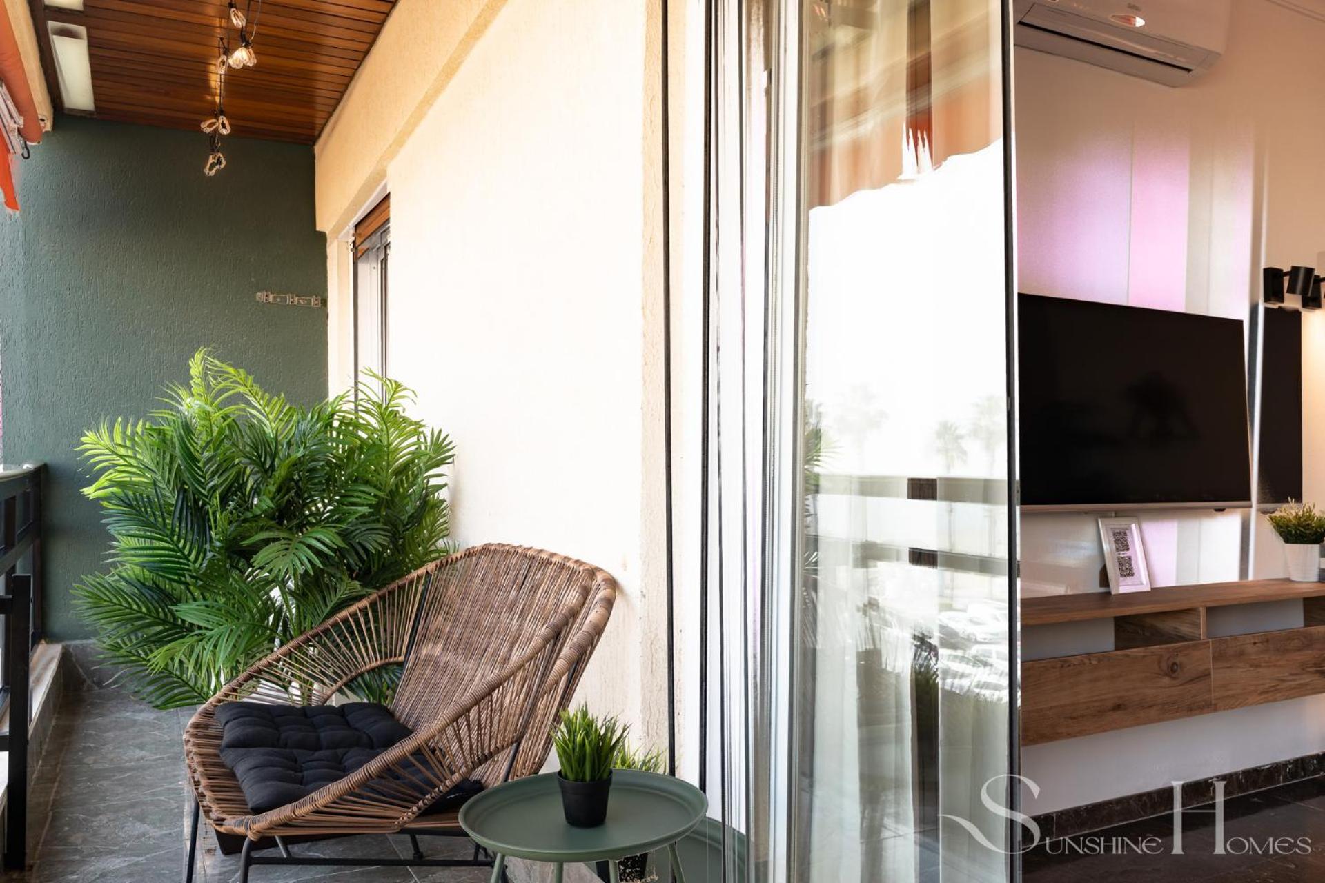 First Line , Cosy And Comfortable + Swimming Pool Apartment