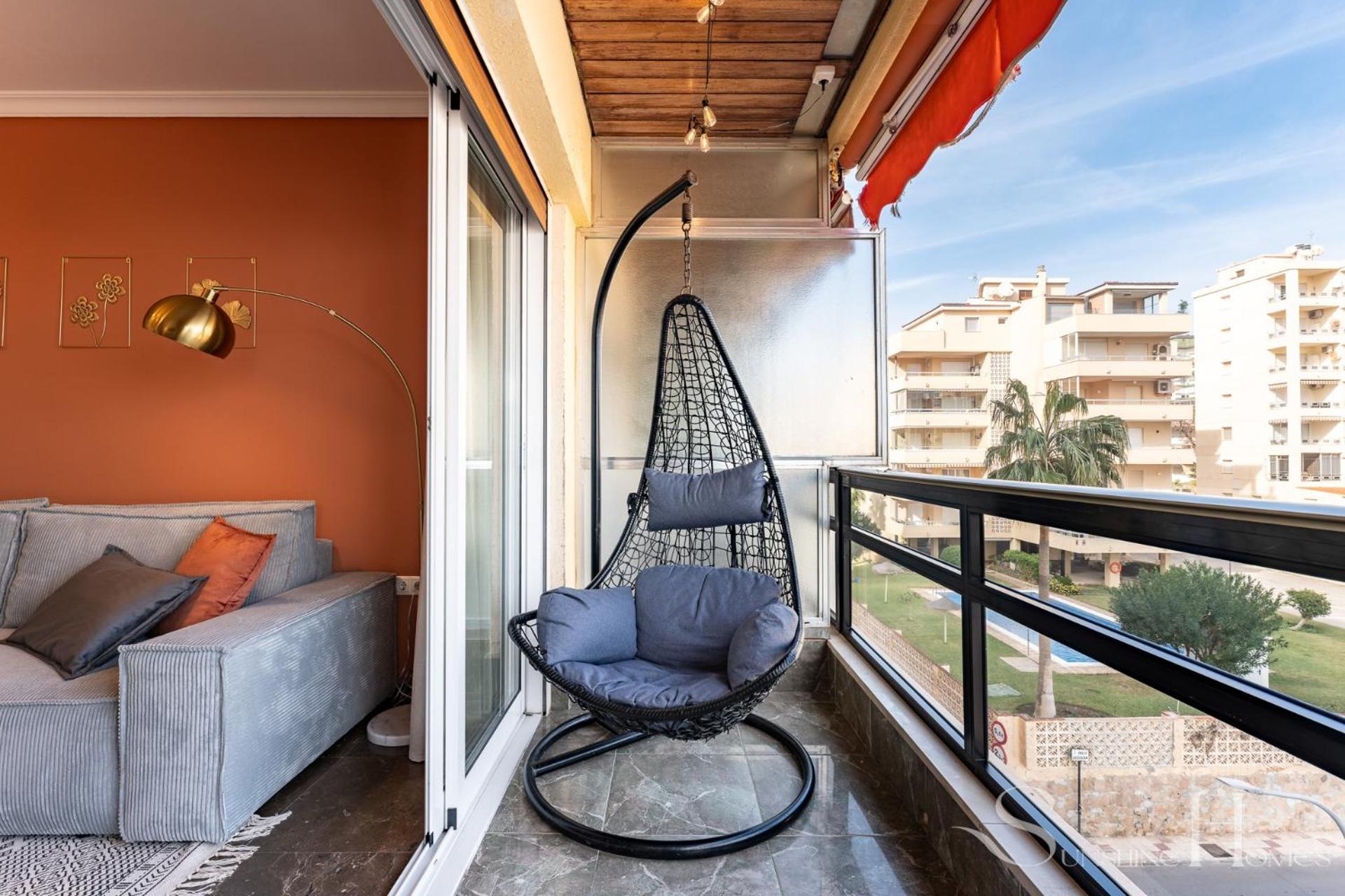 First Line , Cosy And Comfortable + Swimming Pool Apartment *