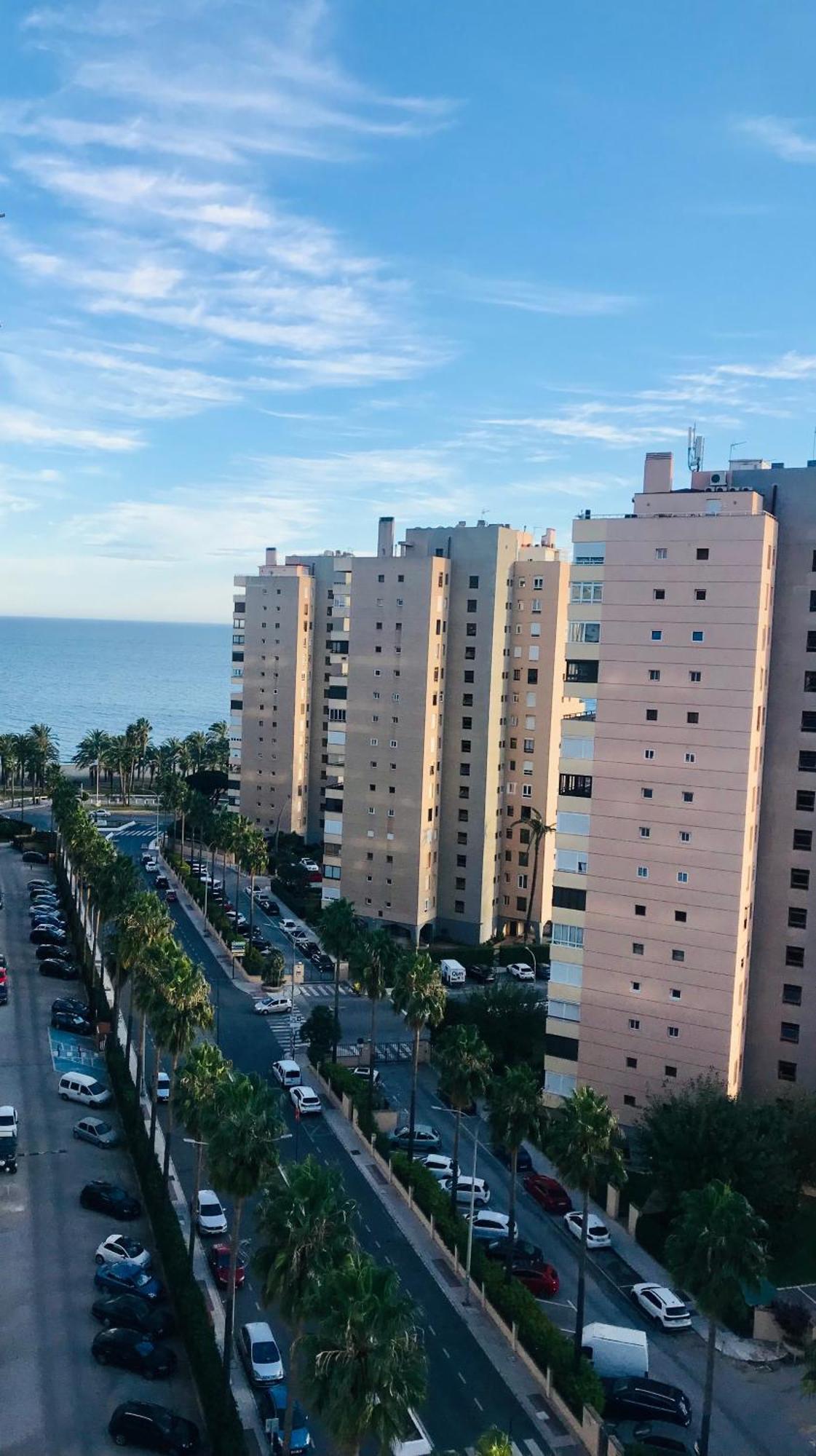 Frente Al Mar Torres De Playamar En Torremolinos