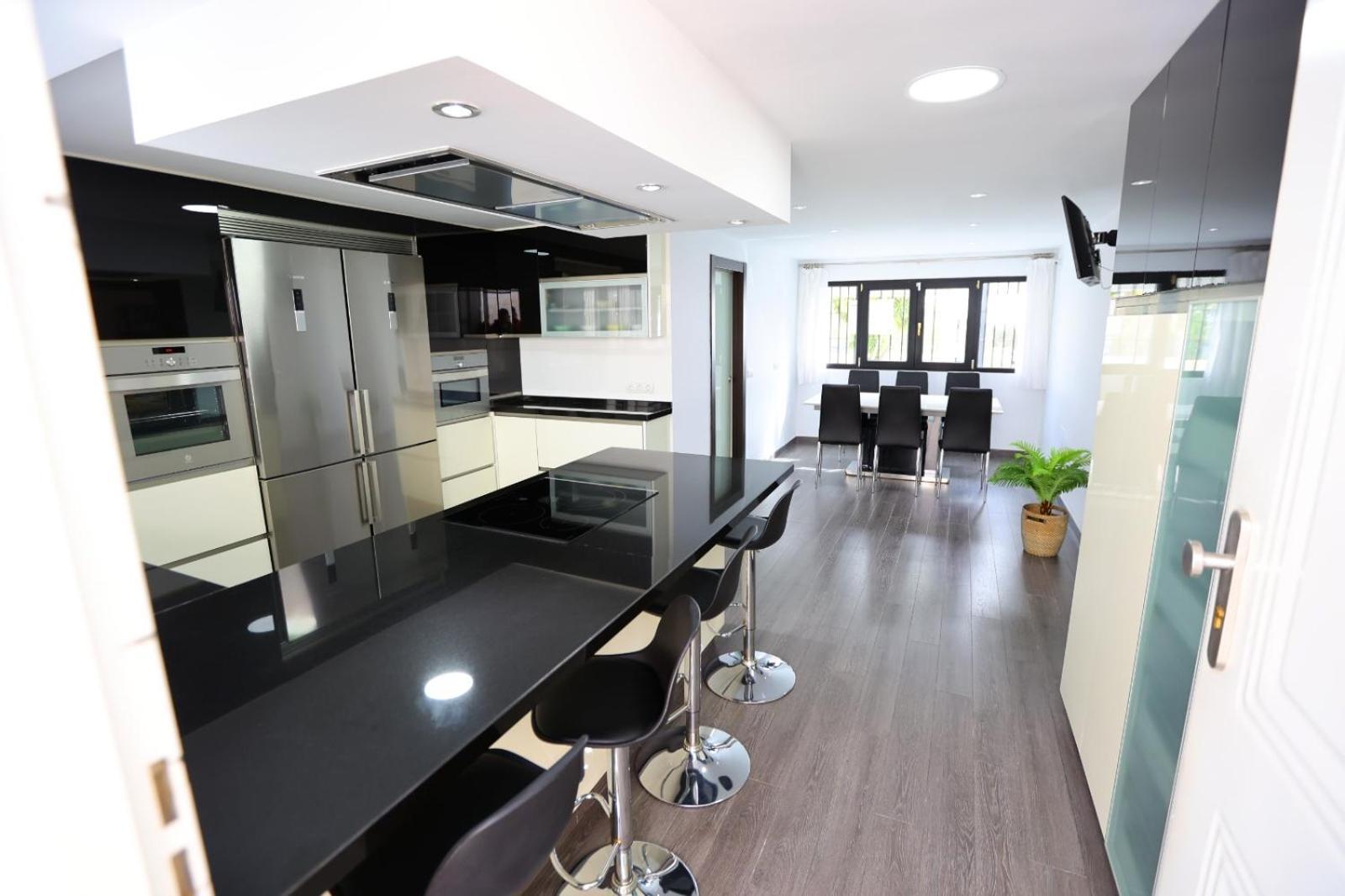 Lujo Costa Del Sol Con Piscina-jacuzzi Villa