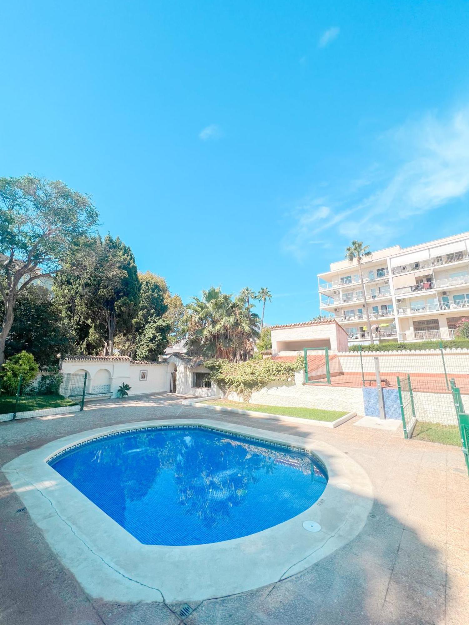 Cozy & Sunny Carihuela Park Apartment *