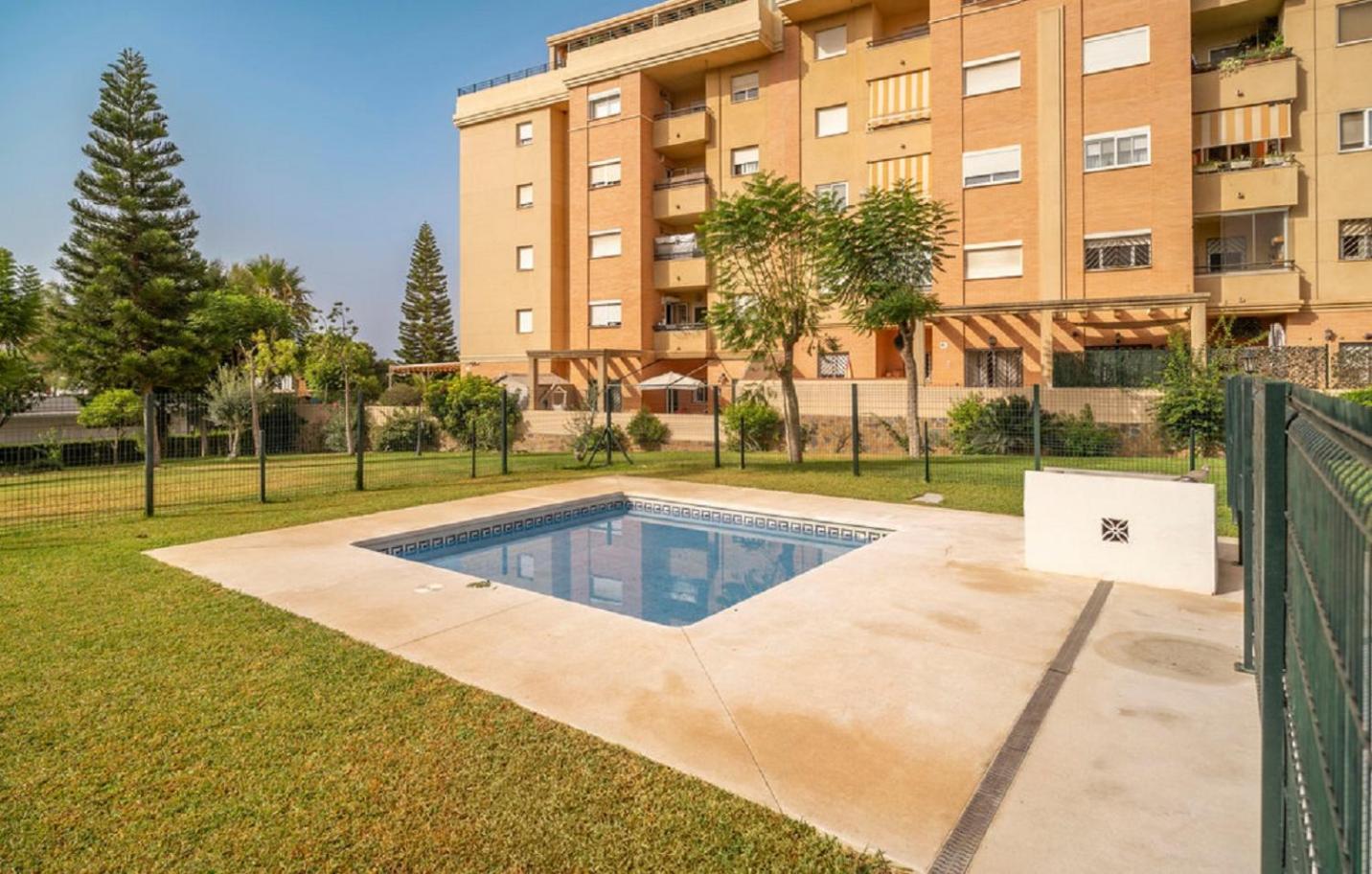 Apartment Relax In The Terrace! 4 Bedrooms - Huge Private Terrace - Swimming Pool - Walking Distance To The Beach! *
