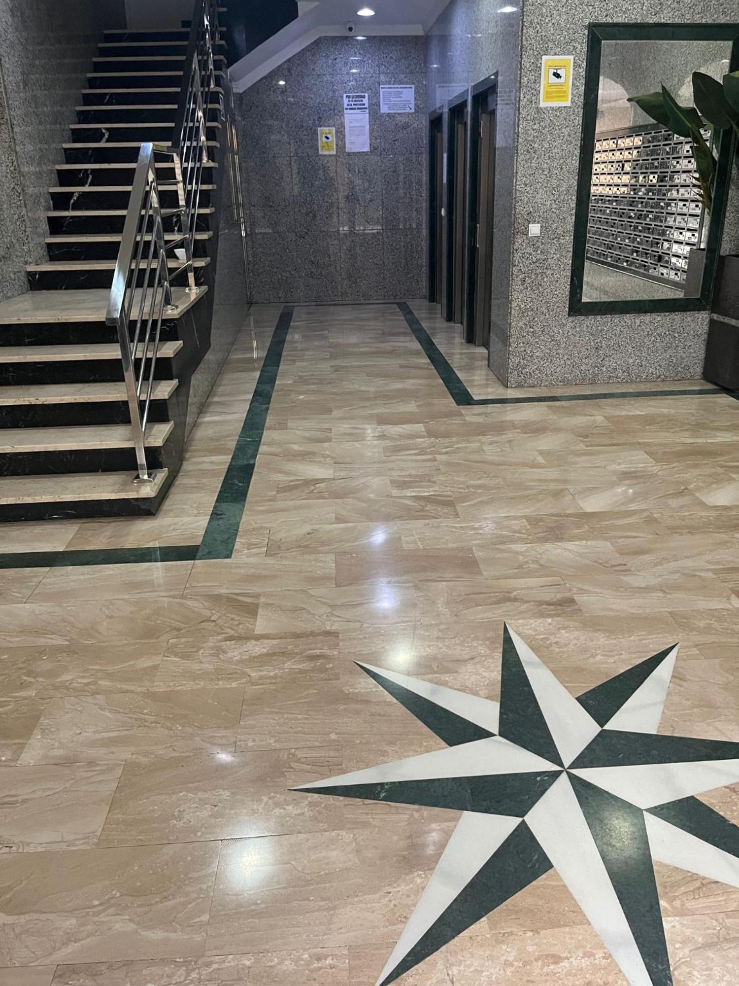 Luxury Center I *