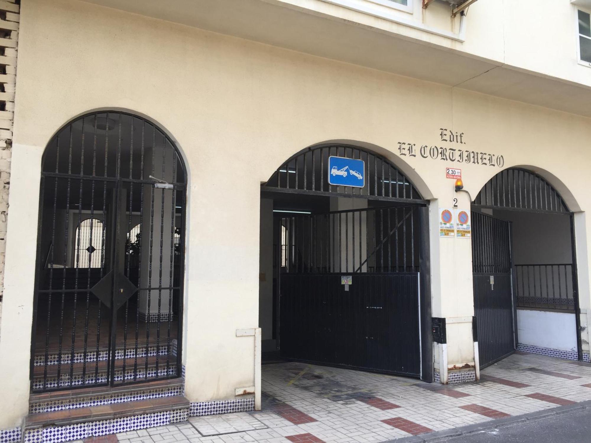 El Cortijuelo. Magnificent Triplex Terraced House With Rooftop Of 18m2, Overlooking The Sea. Parking