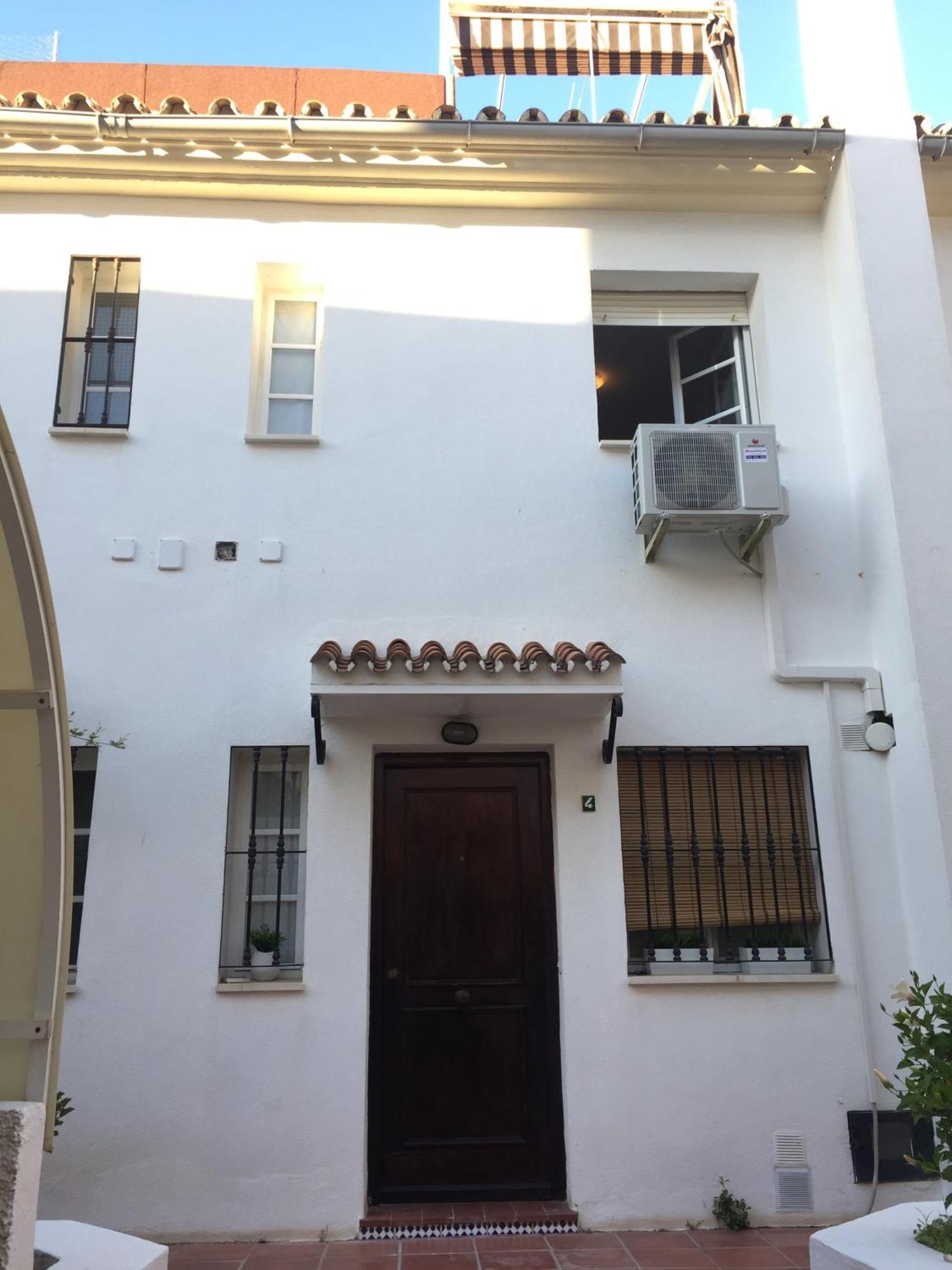 Vakantiehuis El Cortijuelo. Magnificent Triplex Terraced House With Rooftop Of 18m2, Overlooking The Sea. Parking Torremolinos