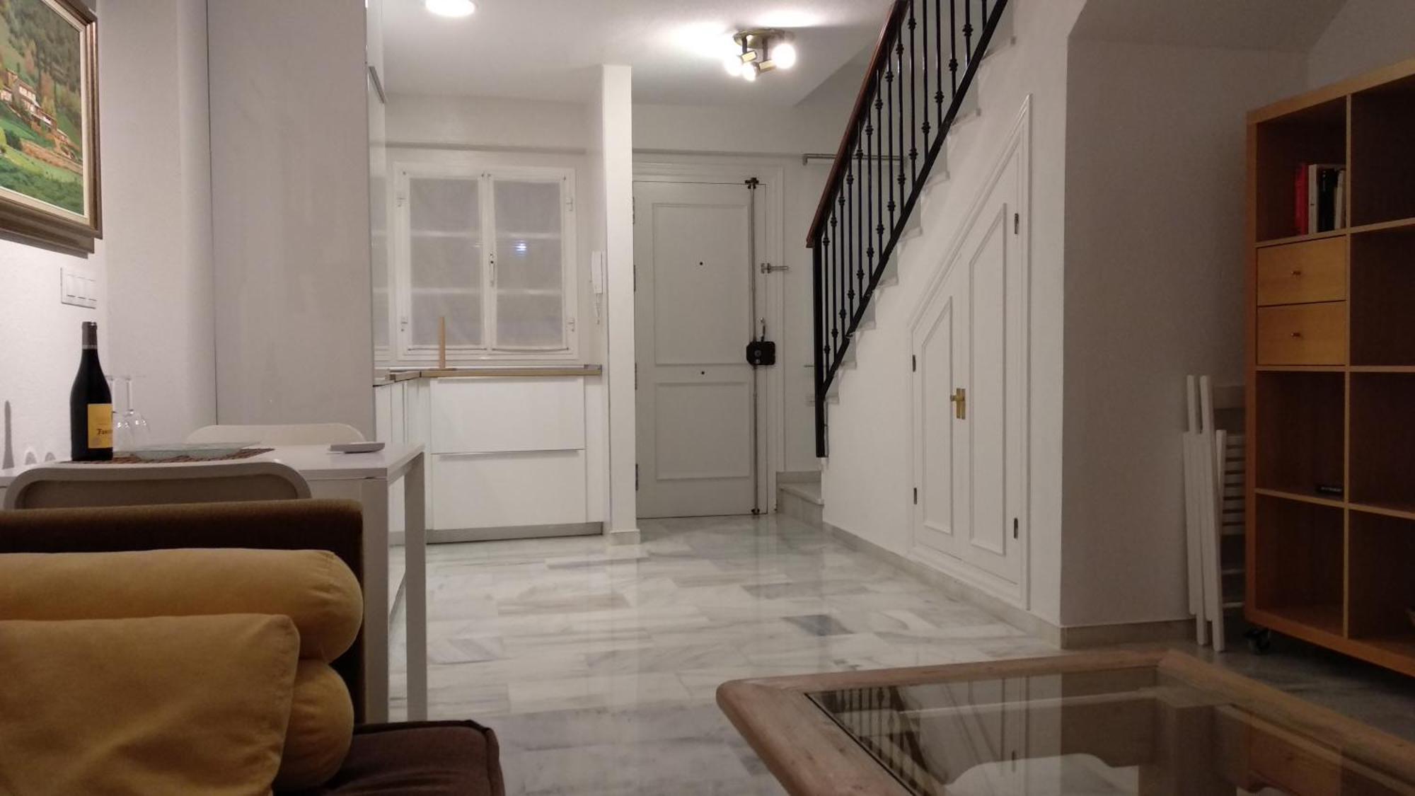 El Cortijuelo. Magnificent Triplex Terraced House With Rooftop Of 18m2, Overlooking The Sea. Parking Vakantiehuis *