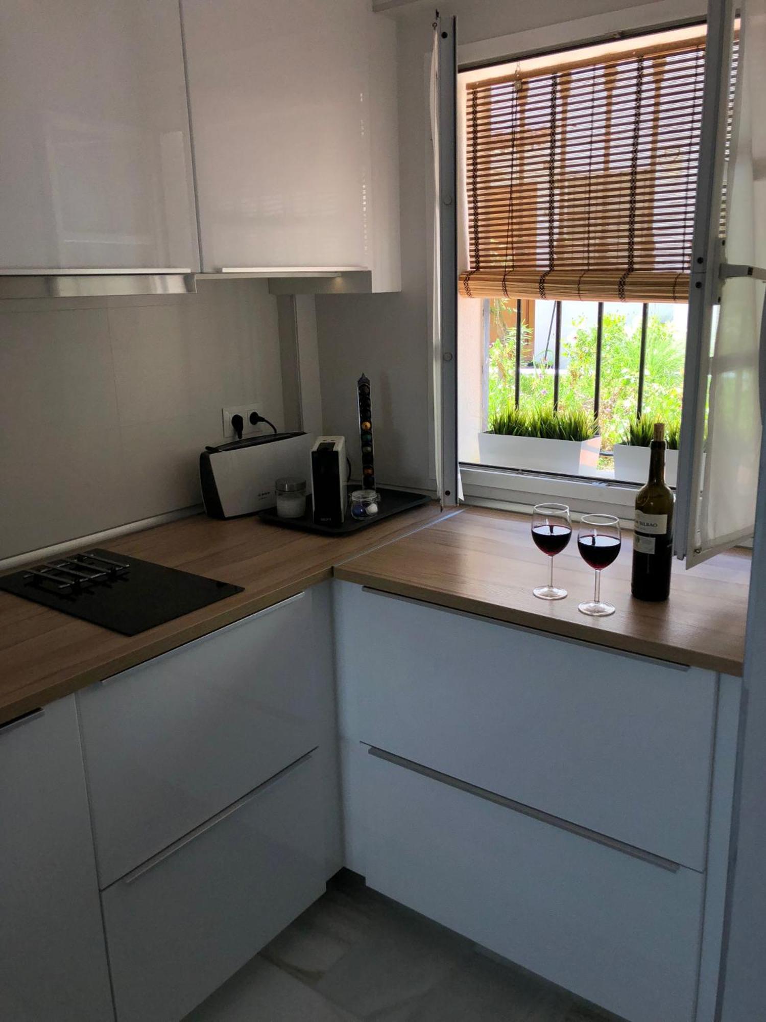 Vakantiehuis El Cortijuelo. Magnificent Triplex Terraced House With Rooftop Of 18m2, Overlooking The Sea. Parking Torremolinos