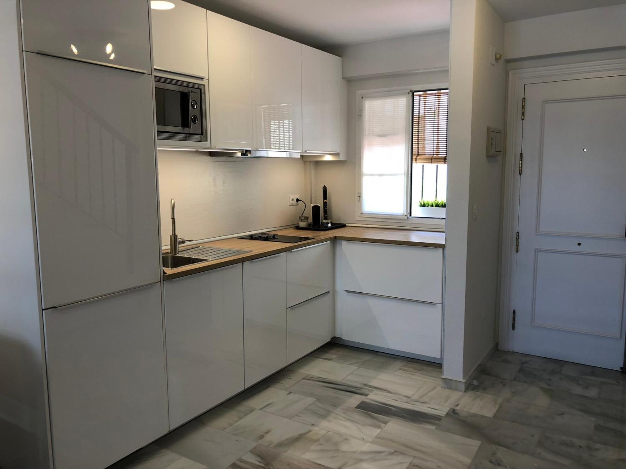 El Cortijuelo. Magnificent Triplex Terraced House With Rooftop Of 18m2, Overlooking The Sea. Parking Torremolinos