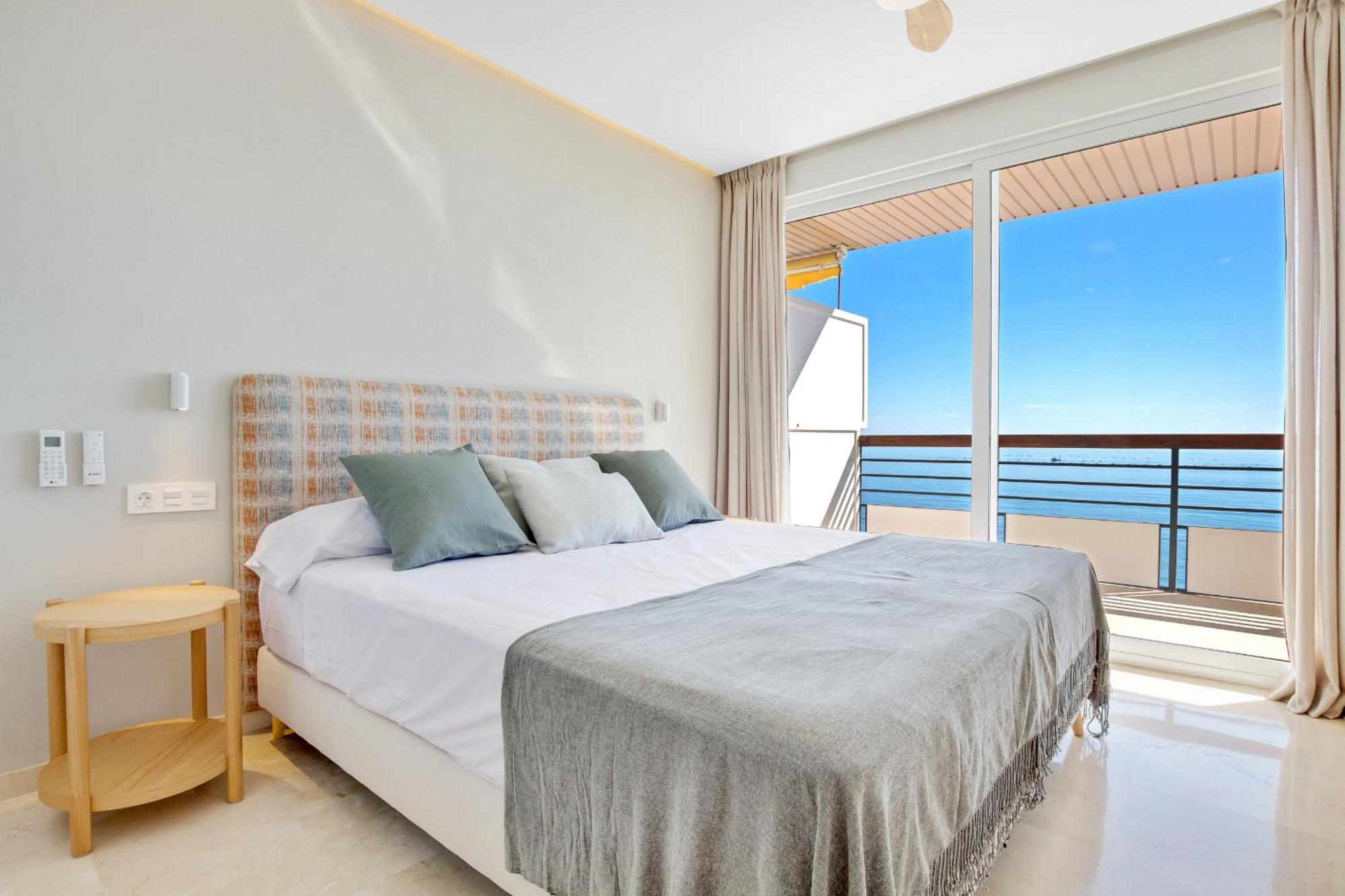 Santa Clara Modern & Exclusive Seafront Apartment