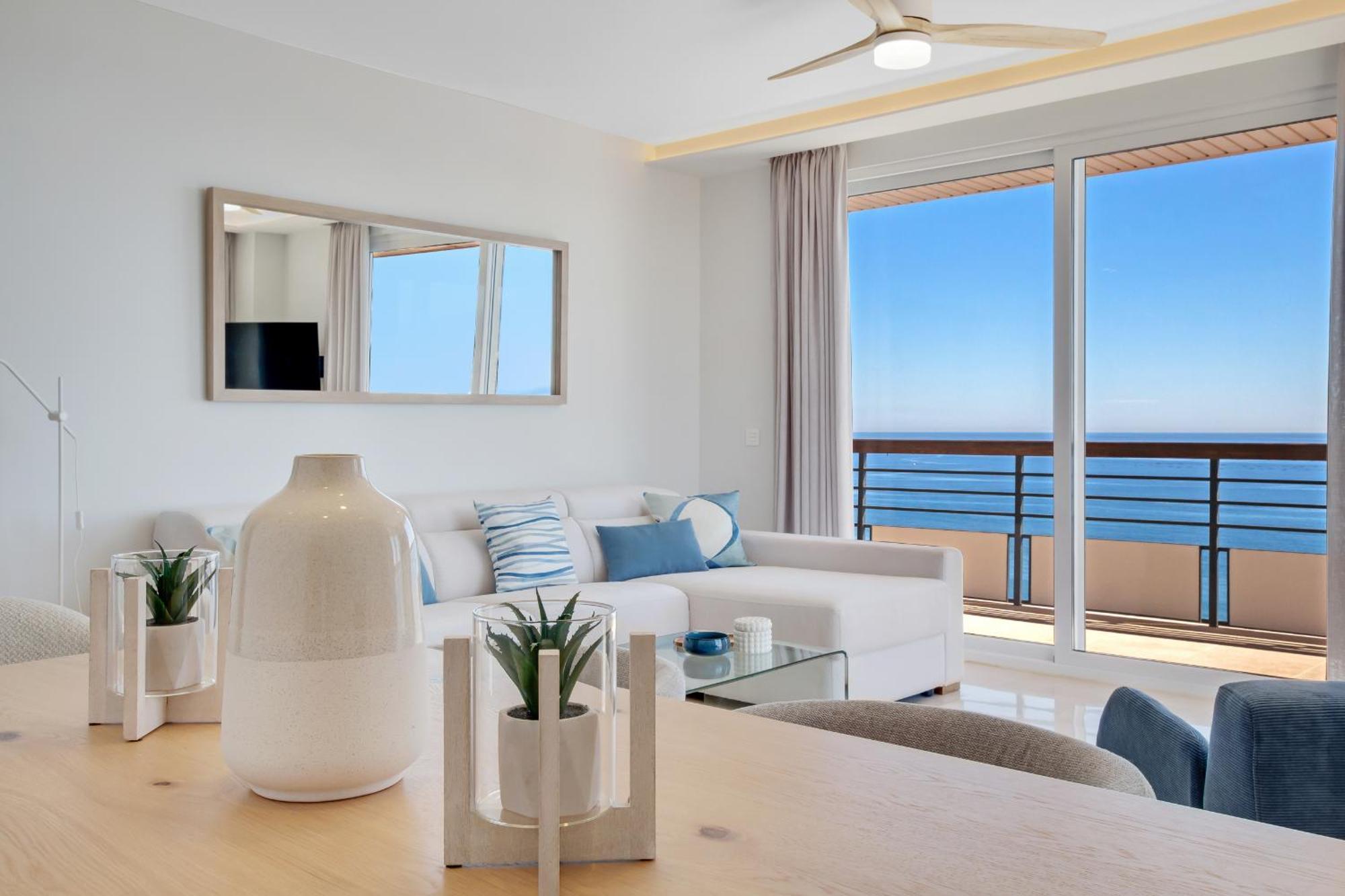 Santa Clara Modern & Exclusive Seafront Apartment *