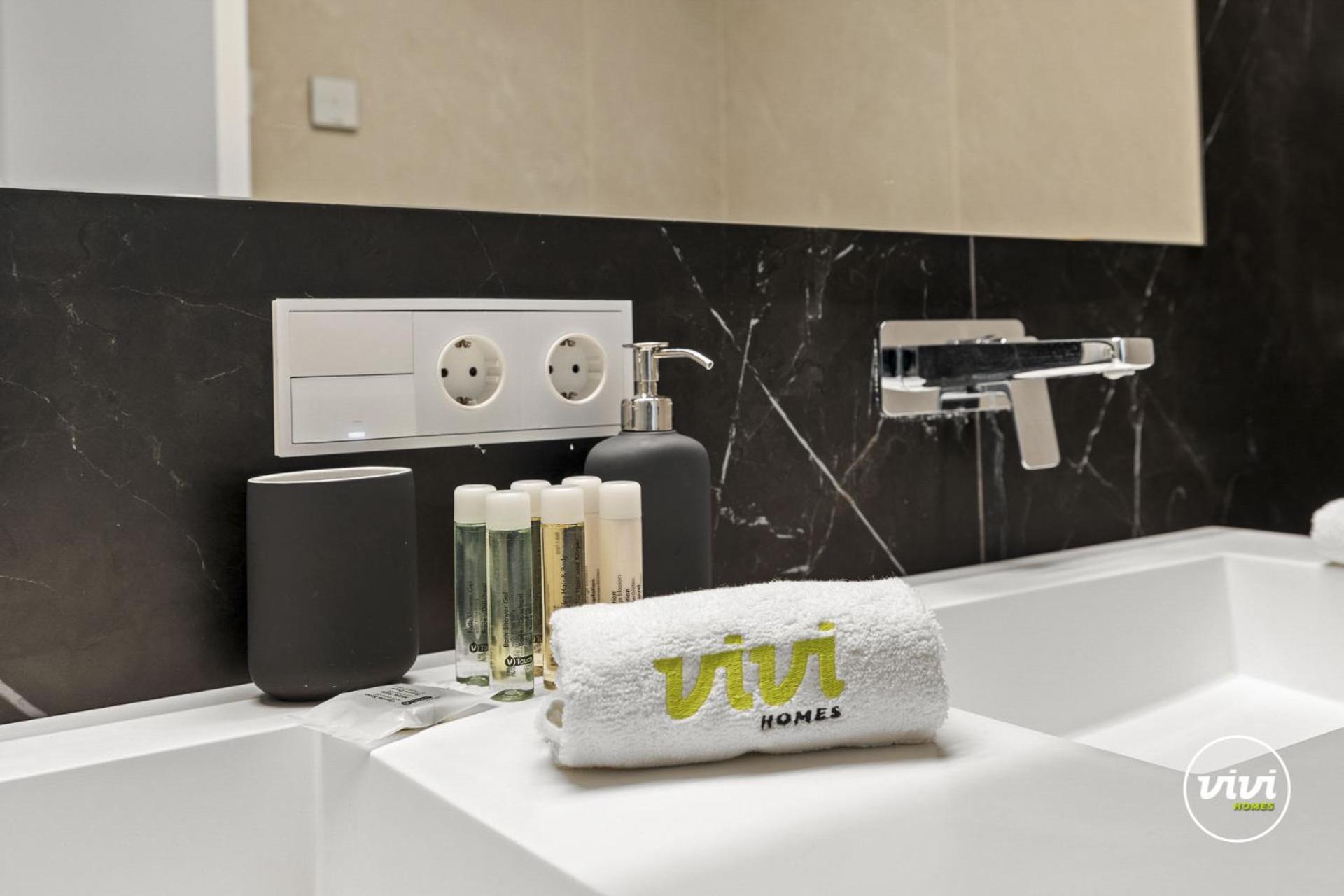 Vivi Homes - Sunrise Pool, Sauna, Gym, Terrace & Sea View Appartement