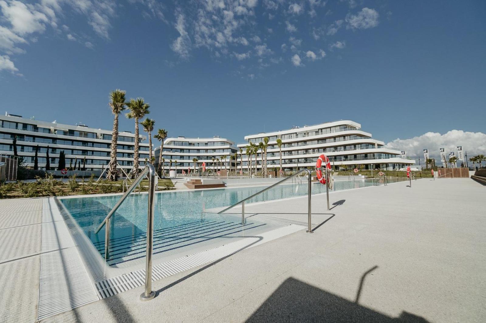 Vivi Homes - Sunset Pool, Sauna, Gym & Apartment *