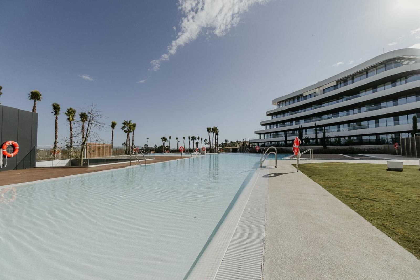 Vivi Homes - Sunset Pool, Sauna, Gym & Apartment *