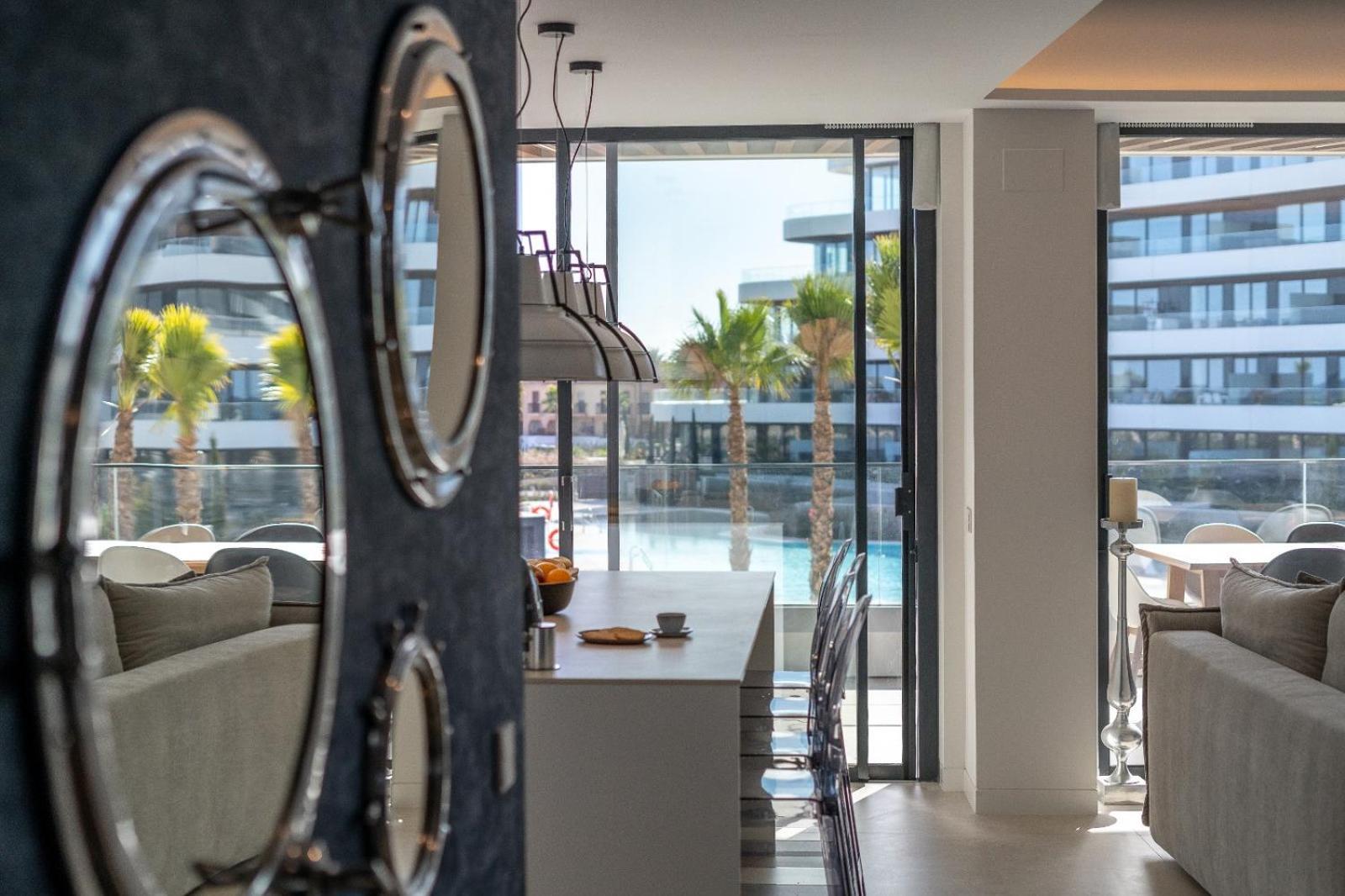 Vivi Homes - Sunset Pool, Sauna, Gym & Apartment