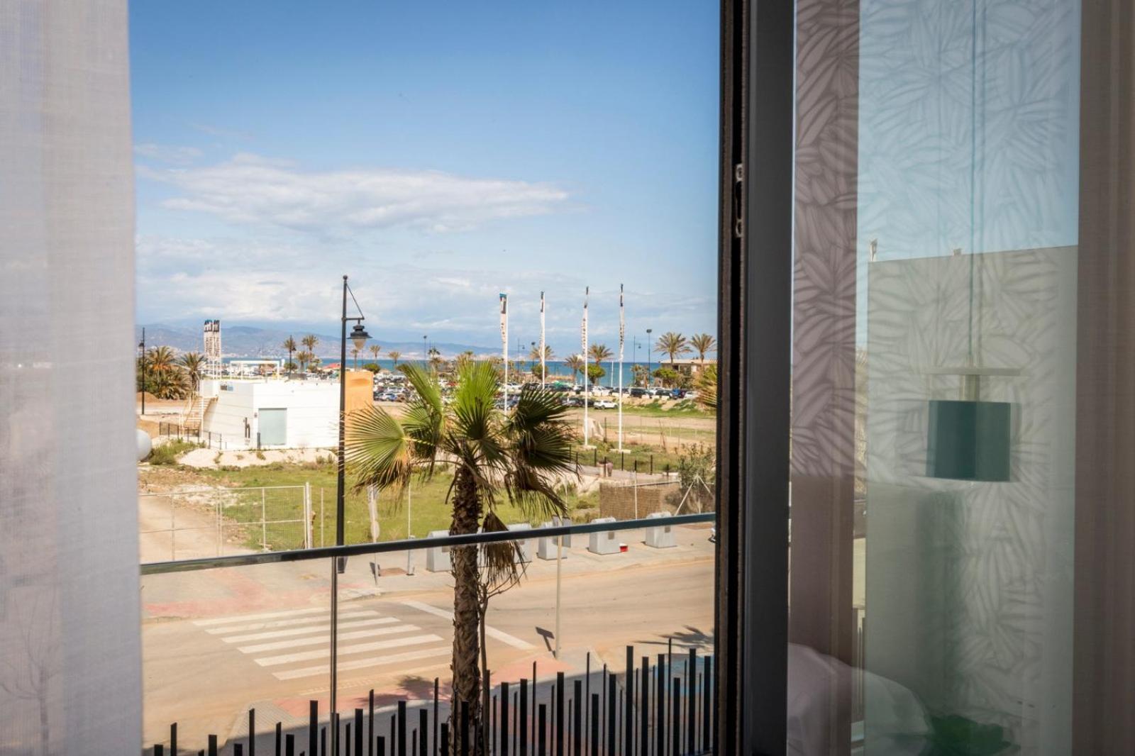 Vivi Homes - Dali Pool, Sauna, Gym & Sea View Apartment *