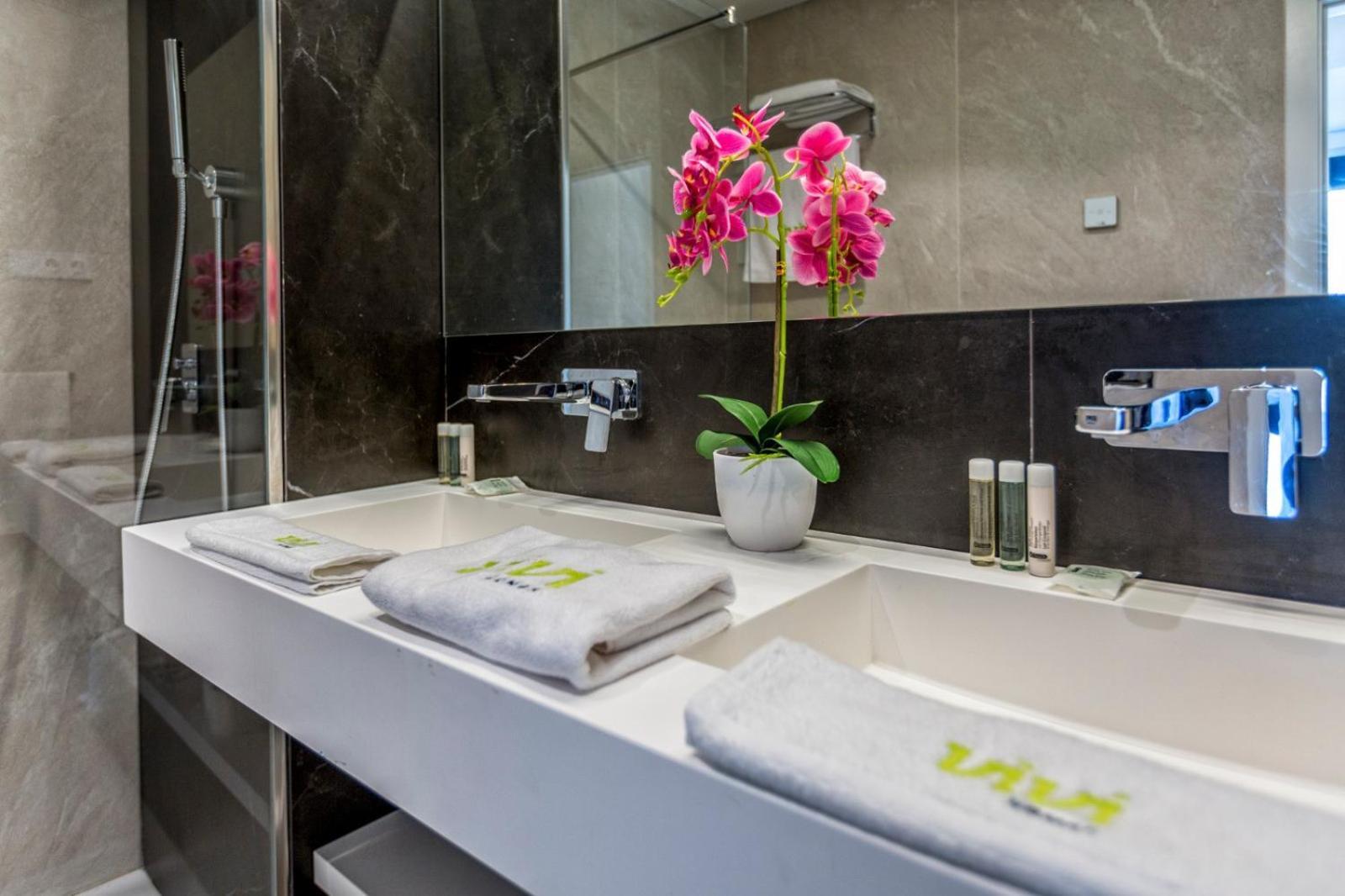 Vivi Homes - Dali Pool, Sauna, Gym & Sea View *