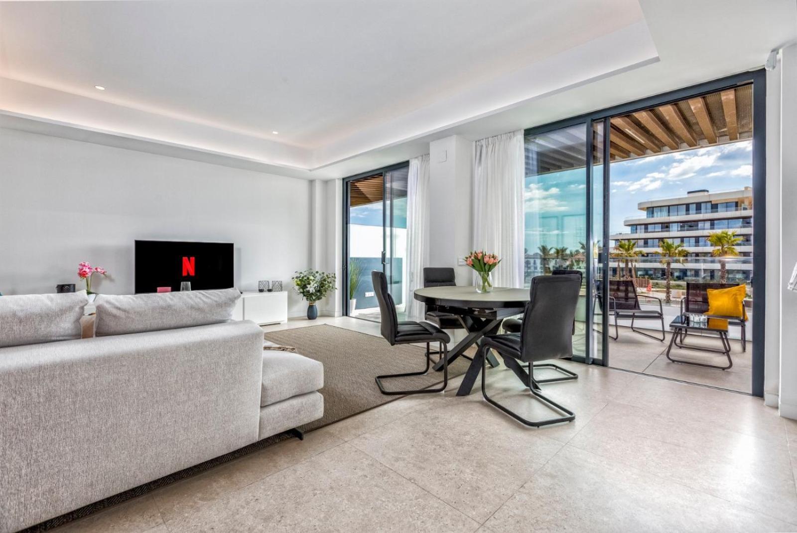 Vivi Homes - Dali Pool, Sauna, Gym & Sea View Apartment Torremolinos