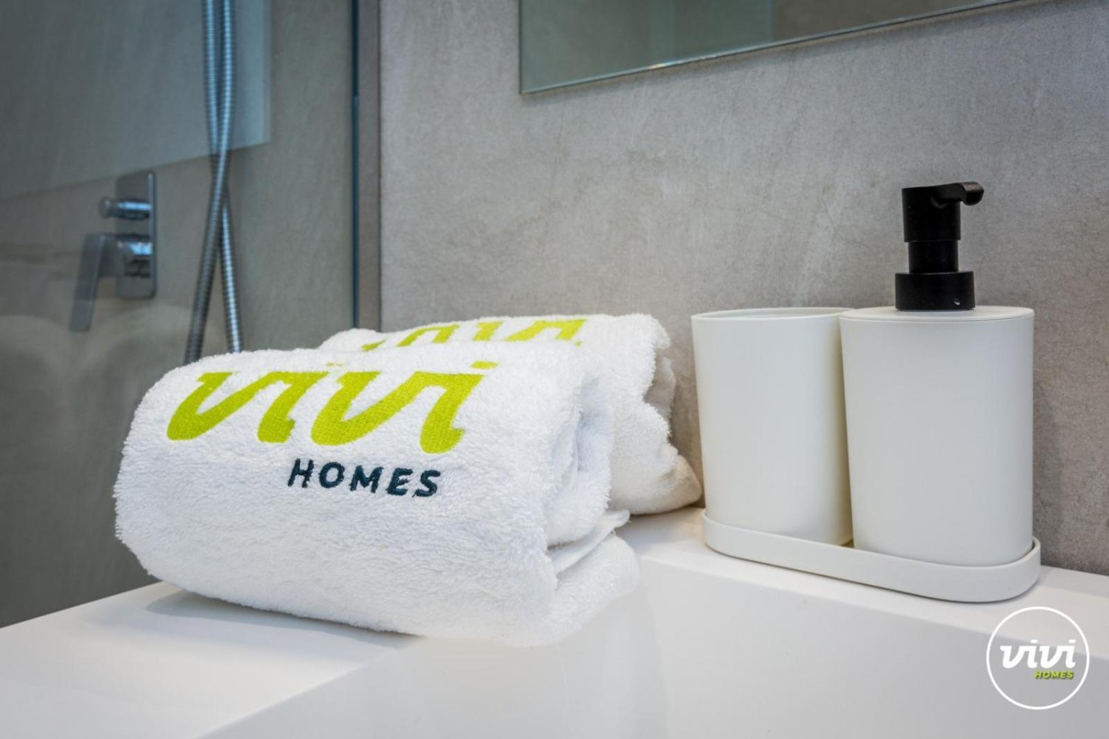 Vivi Homes - Rembrandt Pool, Sauna, Gym & Sea View Apartamento