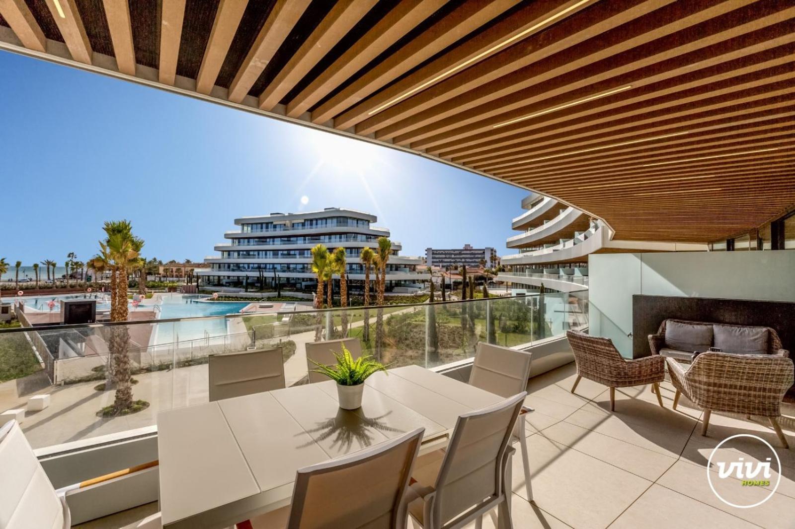 Apartamento Vivi Homes - Rembrandt Pool, Sauna, Gym & Sea View
